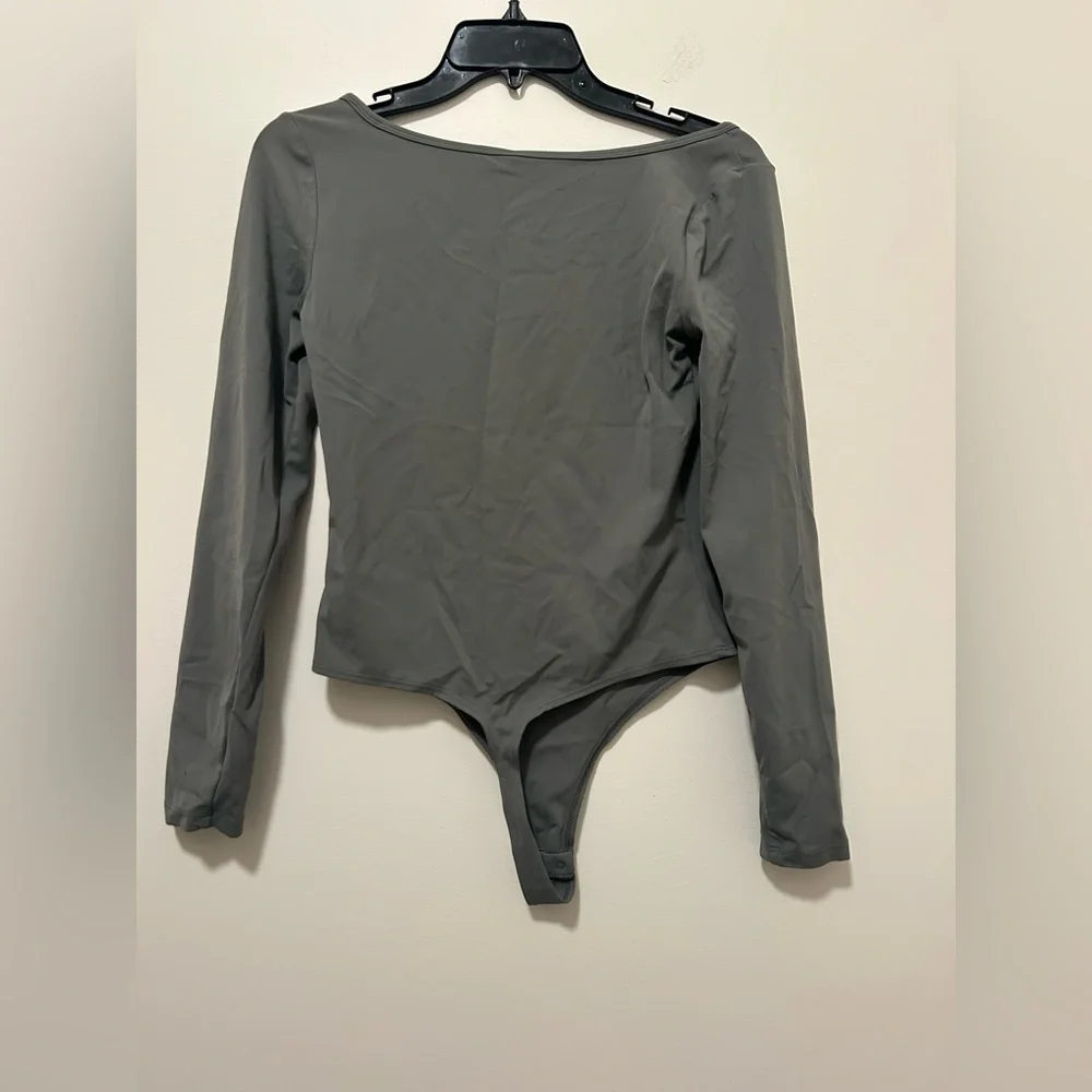 medium gray crz yoga bodysuit! - Picture 2 of 3